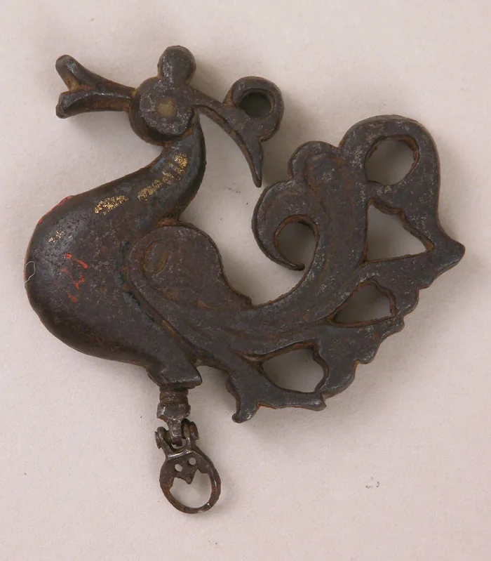 Iron kohl bottle shaped like a duck with gold overlay and inlaid eyes, 17th to 18th century, from the Metropolitan Museum of Art